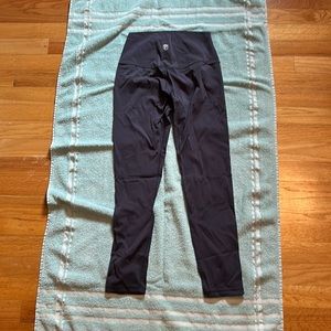 Women’s Born primitive crops size Medium